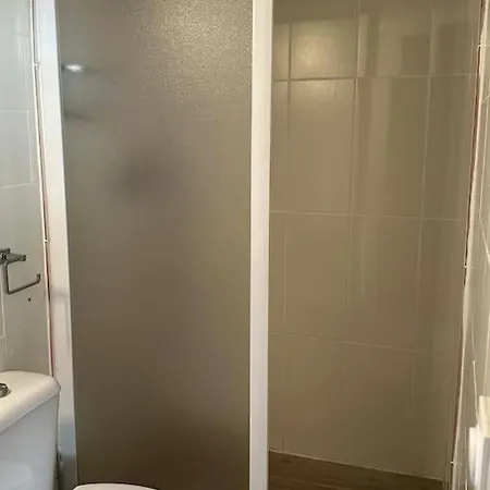A 10 Min De La *